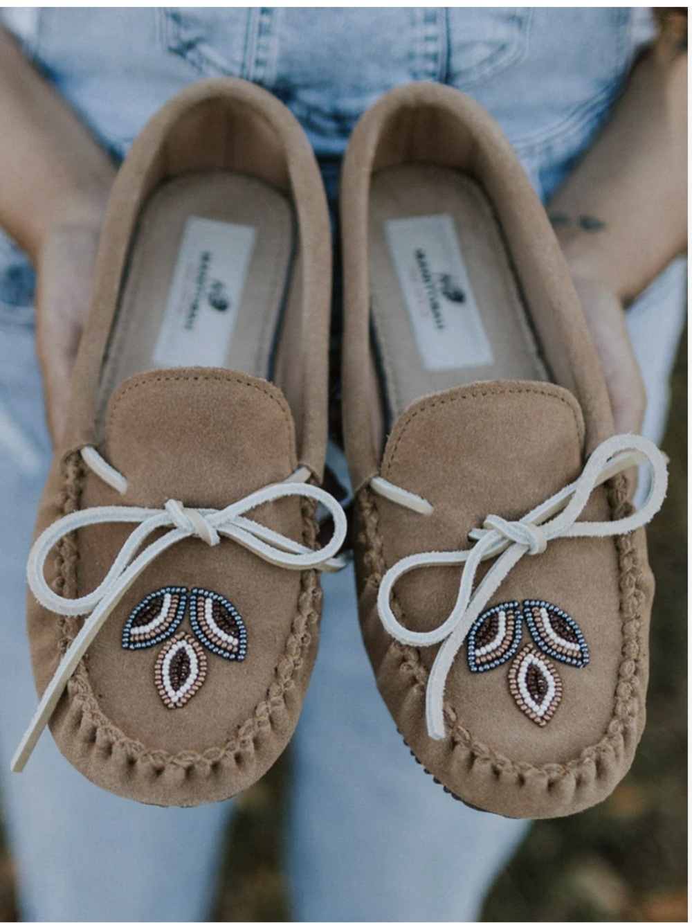 Manitobah Kayak Beaded Suede Moccasin loafer shoes Tan Women’s 11 Indoor Outdo